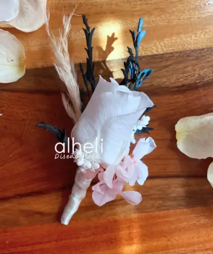 Boutonniere en flor PRESERVADA